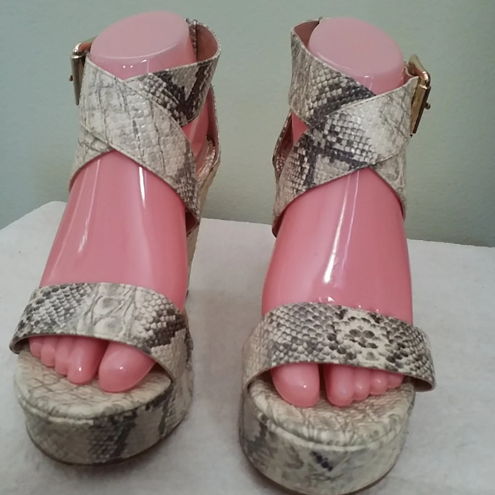 Steve Madden Snakeprint Velari  Sandal Size 7.5